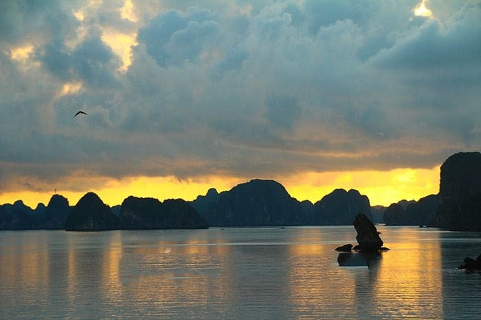 Vịnh Lan Hạ lúc bình minh