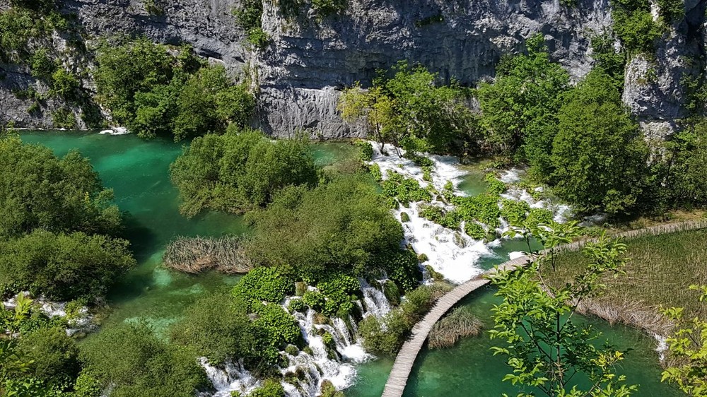 Vuon quoc gia ho Plitvice min - Vịnh Hạ Long vào danh sách những điểm du lịch đẹp nhất thế giới