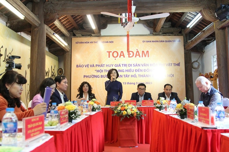 Bà Lê Thị Thu Hằng, Thành ủy viên, Bí thư Quận ủy, Chủ tịch HĐND quận Tây Hồ phát biểu tại Tọa đàm