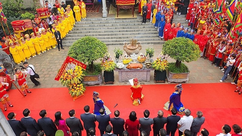 dang huong tai Le hoi Den Ba Trieu nam 2023 min - Lễ hội Đền Bà Triệu và đón nhận Di sản văn hóa phi vật thể quốc gia