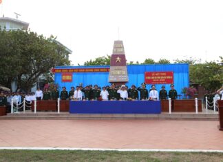 Huyện đảo Trường Sa mít tinh kỷ niệm 48 năm Ngày giải phóng Huyện đảo Trường Sa mít tinh kỷ niệm 48 năm Ngày giải phóng