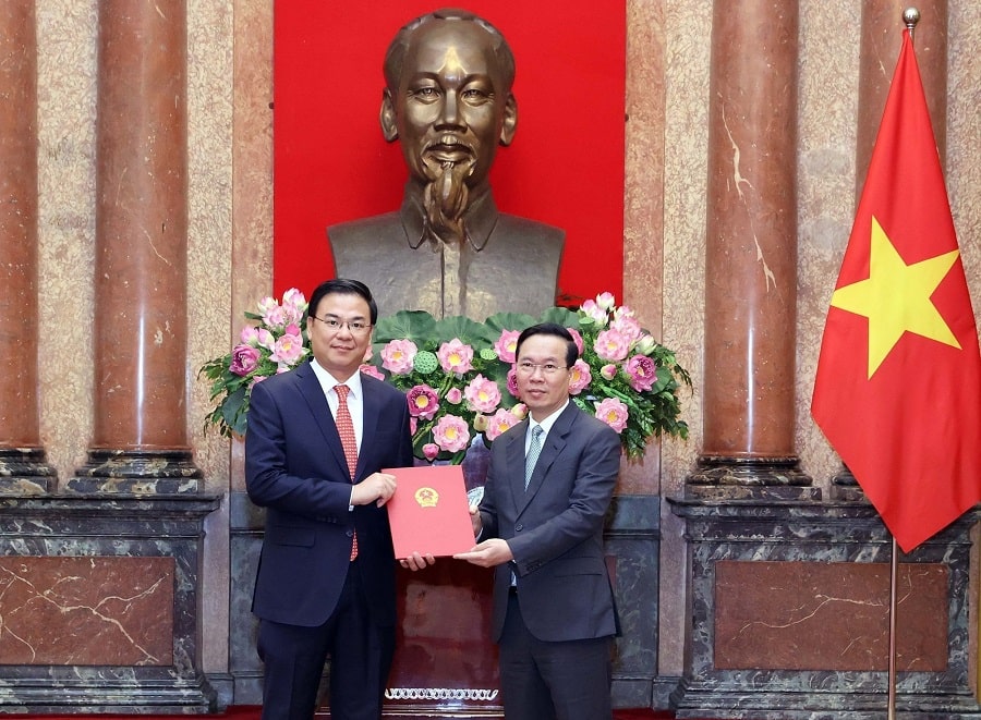 1 min 41 - Chủ tịch nước Võ Văn Thưởng trao quyết định bổ nhiệm Đại sứ Việt Nam tại Nhật Bản
