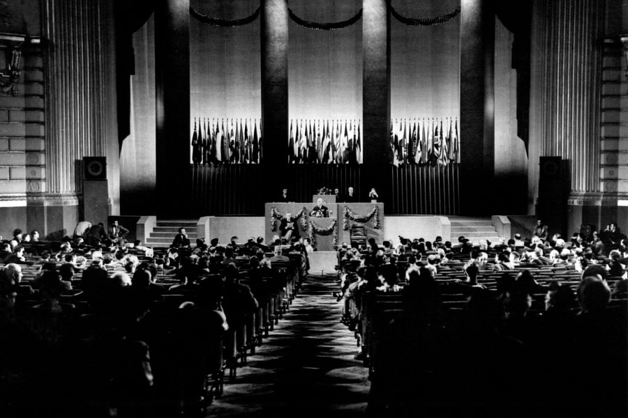 75 năm trước, Tổ chức Y tế Thế giới (WHO) được thành lập để kiểm soát sự lây lan của các dịch bệnh nguy hiểm trên toàn thế giới và giám sát sức khỏe toàn cầu.