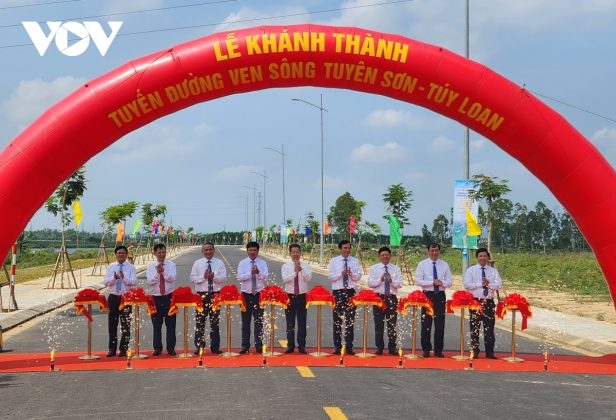 Một số h&igrave;nh ảnh tại lễ kh&aacute;nh th&agrave;nh dự &aacute;n đường ven s&ocirc;ng Tuy&ecirc;n Sơn- T&uacute;y Loan