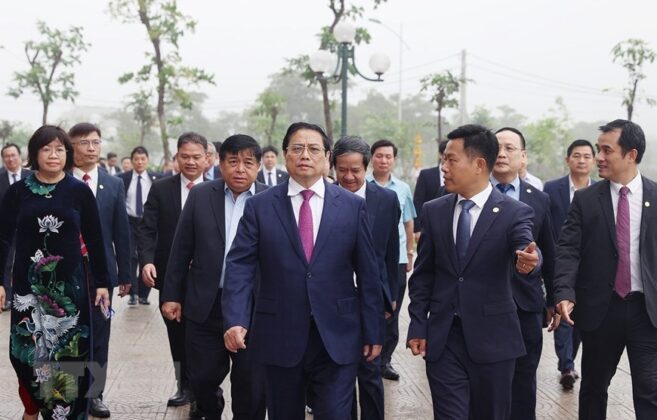 10 min 15 657x420 - Hình ảnh Thủ tướng thăm Đại học Quốc gia Hà Nội và Đại học FPT