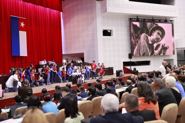 18 min 4 630x420 - Ông Vương Đình Huệ phát biểu tại phiên họp đặc biệt của Quốc hội Cuba