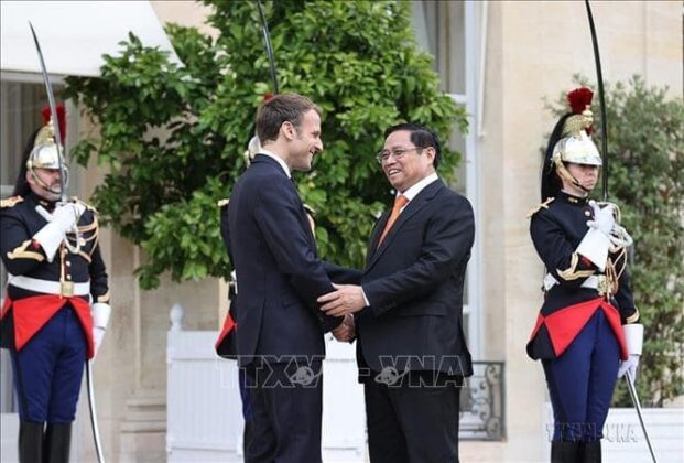 Tổng thống Emmanuel Macron đ&oacute;n Thủ tướng Phạm Minh Ch&iacute;nh thăm ch&iacute;nh thức Cộng h&ograve;a Ph&aacute;p (Paris, 4/11/2021). Ảnh: Dương Giang/TTXVN.