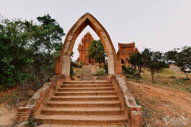 Trải qua nhiều biến cố lịch sử v&agrave; sự t&agrave;n ph&aacute; của thời gian, di t&iacute;ch n&agrave;y vẫn lưu giữ nguy&ecirc;n vẹn hiện vật v&agrave; gi&aacute; trị truyền thống trong văn h&oacute;a Chăm. Năm 1979, th&aacute;p được Bộ Văn h&oacute;a xếp hạng di t&iacute;ch Di t&iacute;ch Quốc gia v&agrave; đến năm 2016 được Thủ tướng Ch&iacute;nh phủ c&ocirc;ng nhận l&agrave; Di t&iacute;ch Quốc gia đặc biệt.