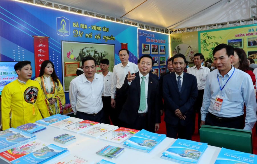 Phó Thủ tướng Trần Hồng Hà thăm gia trưng bày của tỉnh Bà Rịa - Vũng Tàu tham gia Tuần Văn hóa - Du lịch đất Tổ năm 2023 