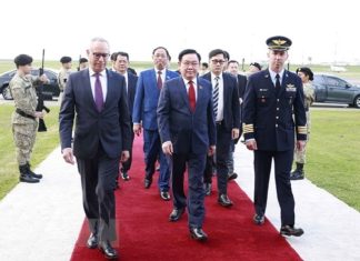 Chủ tịch Quốc hội bắt đầu thăm chính thức Cộng hòa Đông Uruguay
