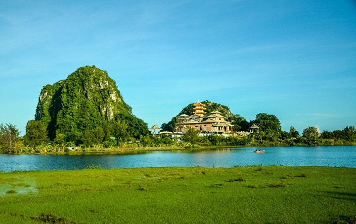 Một góc Ngũ Hành Sơn. 