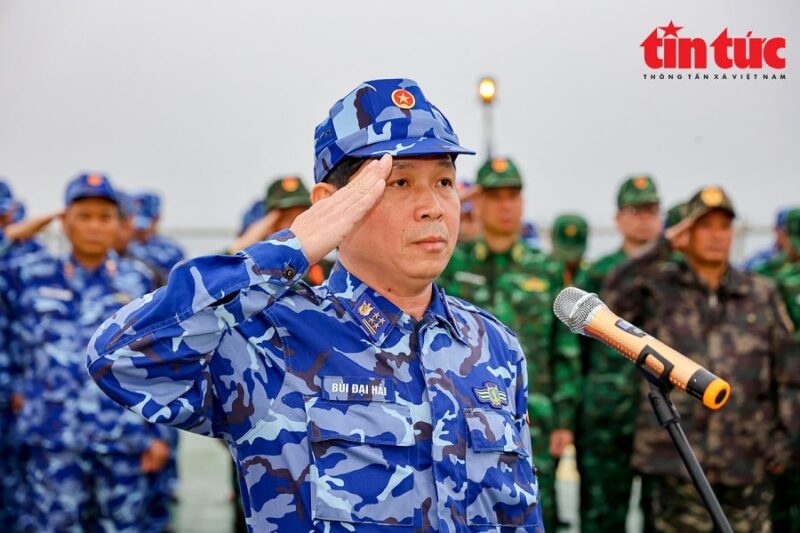 Đại tá Bùi Đại Hải, Phó Chủ nhiệm Chính trị CSB Việt Nam cho biết, ngoài việc tri ân sự cống hiến của các thế hệ Anh hùng, Liệt sĩ đã không tiếc xương máu mình để bảo vệ đất nước, bảo vệ bình yêu cho dân tộc... đây cũng là hoạt động để giáo dục cho các thế hệ cán bộ, chiến sĩ tiếp tục kết nối truyền thống của cha anh đi trước. Đại tá Bùi Đại Hải, Phó Chủ nhiệm Chính trị CSB Việt Nam cho biết, ngoài việc tri ân sự cống hiến của các thế hệ Anh hùng, Liệt sĩ đã không tiếc xương máu mình để bảo vệ đất nước, bảo vệ bình yêu cho dân tộc... đây cũng là hoạt động để giáo dục cho các thế hệ cán bộ, chiến sĩ tiếp tục kết nối truyền thống của cha anh đi trước.