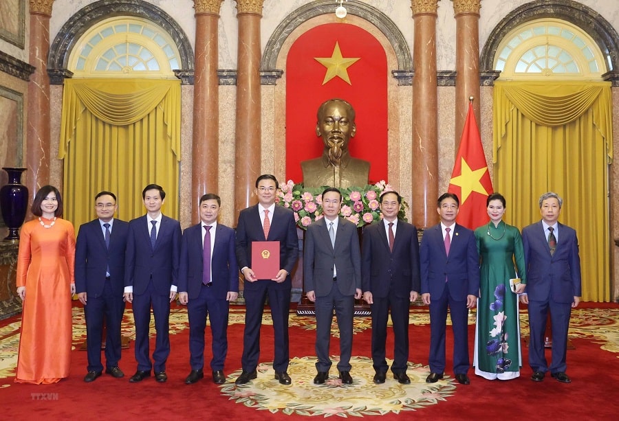 3 min 42 - Chủ tịch nước Võ Văn Thưởng trao quyết định bổ nhiệm Đại sứ Việt Nam tại Nhật Bản