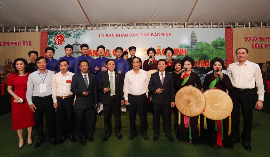 Phó Thủ tướng Trần Hồng Hà và các nghệ sĩ, nghệ nhân Dân ca quan họ Bắc Ninh