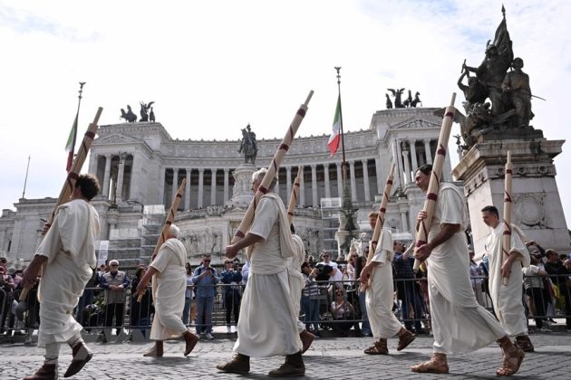 Th&agrave;nh phố Rome, thủ đ&ocirc; của Italy đ&atilde; bước sang tuổi thứ 2776, sau khi được Romulus, vị Vua đầu ti&ecirc;n của Vương quốc La M&atilde; th&agrave;nh lập v&agrave;o ng&agrave;y 21/4 năm 753 trước C&ocirc;ng nguy&ecirc;n. (Ảnh: THX/TTXVN)