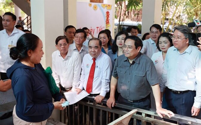 3 min 674x420 - Thủ tướng Chính phủ Phạm Minh Chính thăm cơ sở y tế và trẻ em mồ côi tại Khánh Hòa