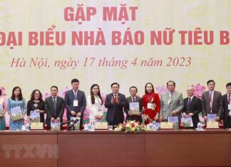 Chủ tịch Quốc hội gặp mặt Đoàn đại biểu nhà báo nữ tiêu biểu