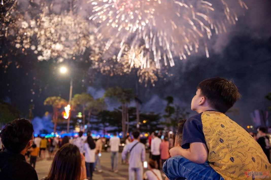 Pháo hoa rực trời đón chào ngày Giỗ Tổ Hùng Vương Pháo hoa rực trời đón chào ngày Giỗ Tổ Hùng Vương