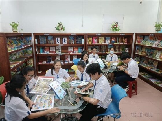 &ldquo;Kh&ocirc;ng gian s&aacute;ch tiếng Ph&aacute;p&rdquo; l&agrave; một phần của c&aacute;c chương tr&igrave;nh hỗ trợ tăng cường tri thức bằng tiếng Ph&aacute;p v&agrave; tiếp cận với kiến thức v&agrave; nội dung văn h&oacute;a, được thực hiện bởi Vụ Tiếng Ph&aacute;p v&agrave; Đa dạng Văn h&oacute;a Ph&aacute;p ngữ (DLC) của Tổ chức Quốc tế Ph&aacute;p ngữ. Dự &aacute;n được triển khai từ năm 2020 đến năm 2022, tại H&agrave; Nội v&agrave; 8 tỉnh/th&agrave;nh phố. Ảnh: &Aacute;nh Tuyết/TTXVN
