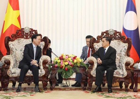 6 min 18 594x420 - Chủ tịch nước Võ Văn Thưởng thăm các vị nguyên lãnh đạo của Lào