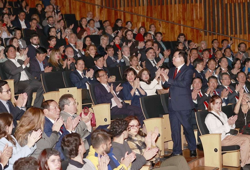 Hình ảnh hoạt động của Chủ tịch Quốc hội tại Argentina