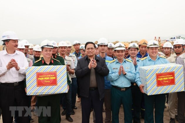 8 min 630x420 - Thủ tướng kiểm tra các dự án trọng điểm tại Điện Biên