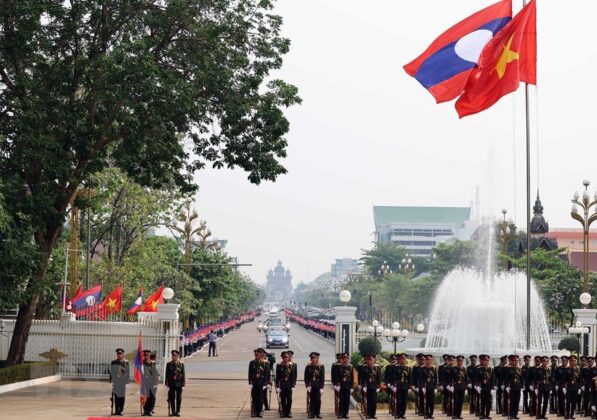9 min 10 597x420 - Lễ đón Chủ tịch nước Võ Văn Thưởng thăm chính thức Lào