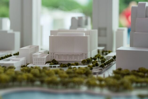 Trước đ&oacute;, thỏa thuận thu&ecirc; đất trong 99 năm để x&acirc;y dựng đại sứ qu&aacute;n mới của Mỹ được đại diện hai nước k&yacute; v&agrave;o th&aacute;ng 8/2021, nh&acirc;n chuyến thăm Việt Nam của Ph&oacute; tổng thống Kamala Harris. Ảnh: Son Nguyen/ U.S Embassy Hanoi.