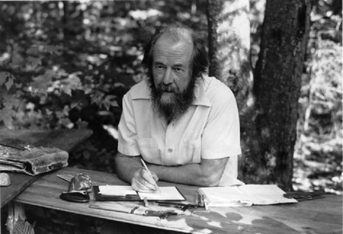 Alexander Solzhenitsyn nha van doat giai Nobel 1970 min - Alexander Solzhenitsyn: Sống không dối trá