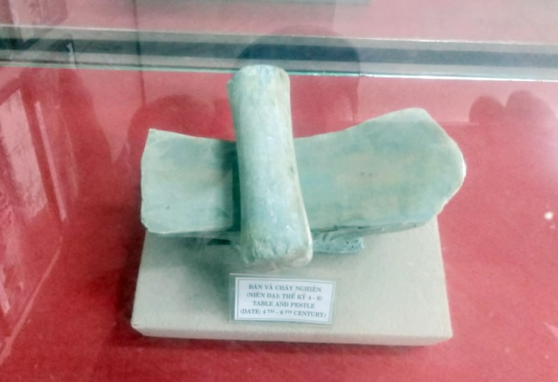  Bàn mài thuốc cổ.