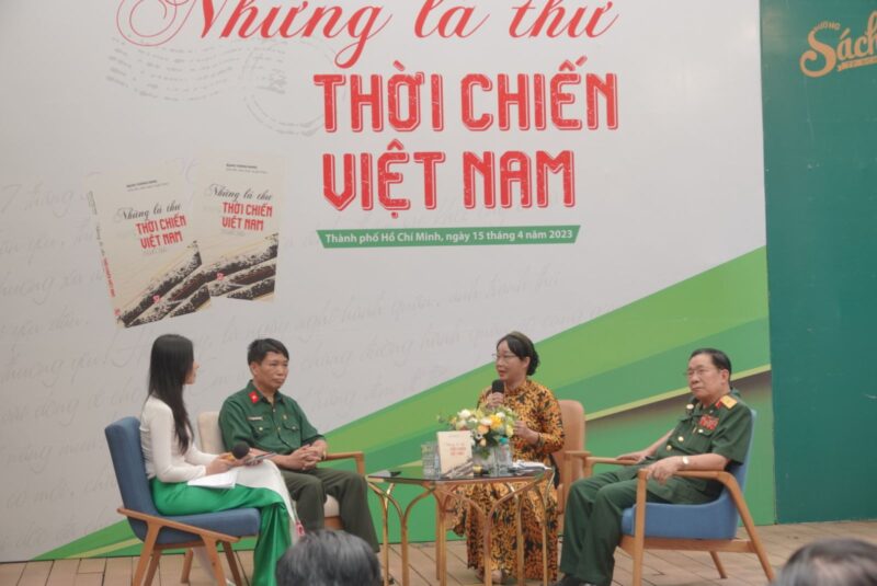 Ra mắt sách 'Những lá thư thời chiến Việt Nam'