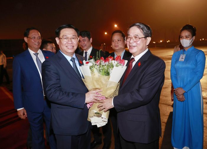 Chu tich Quoc hoi Vuong Dinh Hue len duong tham 3 nuoc chau My - Chủ tịch Quốc hội Vương Đình Huệ lên đường thăm 3 nước châu Mỹ