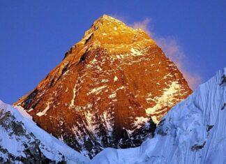 Khoảng 500 nhà leo núi sẽ chinh phục đỉnh Everest trong mùa leo núi 2023 Khoảng 500 nhà leo núi sẽ chinh phục đỉnh Everest trong mùa leo núi 2023