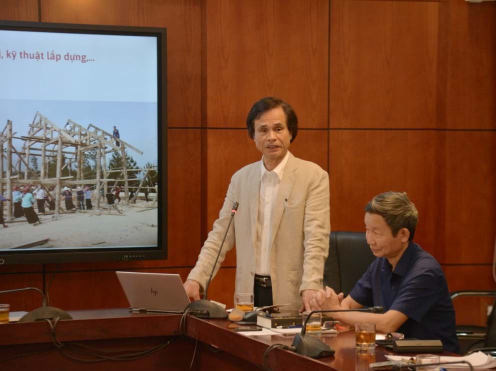 Dưới góc nhìn của một chuyên gia kiến trúc GS-TS-KTS Doãn Minh Khôi đánh giá: "Đây là một cuốn sách rất có giá trị, như là một cuốn bách khoa toàn thư về nhà truyền thống".