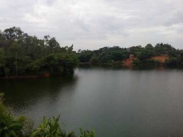 “Hồ Điển Triệt (tên nôm là Đầm Miêng) thuộc xã Tứ Yên, huyện Lập Thạch, tỉnh Vĩnh Phú