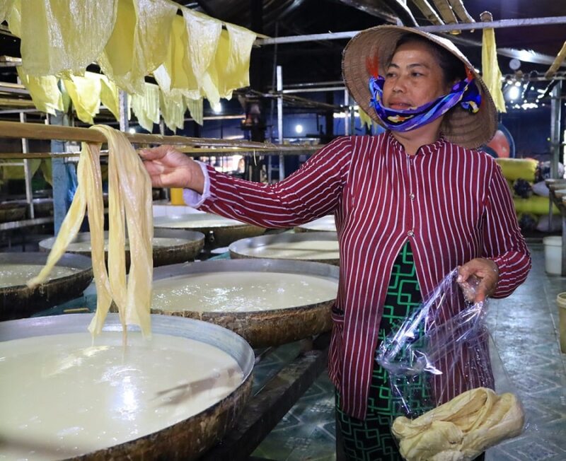 Làng nghề tàu hũ ky ở xã Mỹ Hòa, Vĩnh Long.