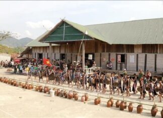 Về Prăng xem Sơmă Kơcham của người Bahnar Về Prăng xem Sơmă Kơcham của người Bahnar