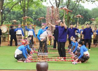 ‘Ngày hội non sông thống nhất’ tại ‘Ngôi nhà chung’ 'Ngày hội non sông thống nhất' tại 'Ngôi nhà chung'