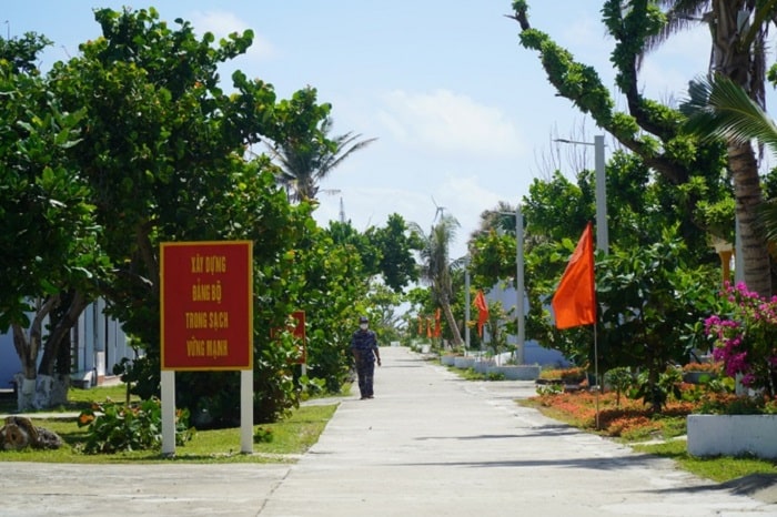 Trường Sa trở thành trung tâm kinh tế biển của cả nước, hẳn huyện đảo này sẽ vui hơn nữa. 