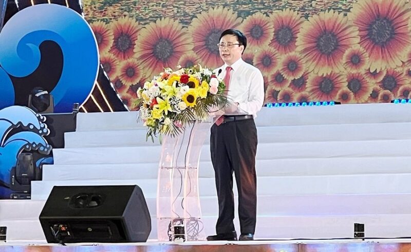 Ông Bùi Đình Long, Phó chủ tịch UBND tỉnh Nghệ An phát biểu tại lễ khai mạc Lễ hội du lịch Cửa Lò