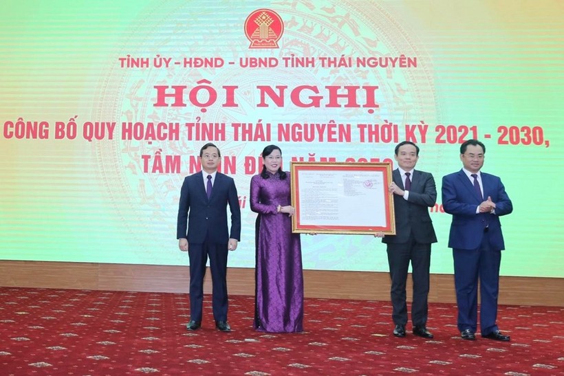 Phó Thủ tướng Trần Lưu Quang trao QĐ quy hoạch tỉnh Thái Nguyên
