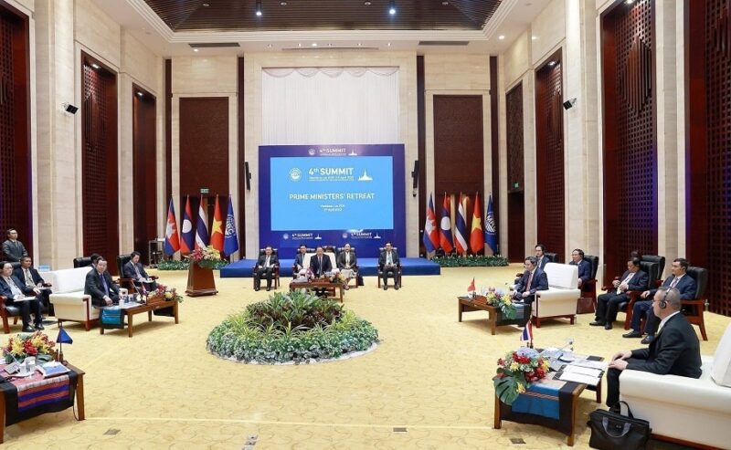 Sau phiên họp hẹp, thủ tướng các nước tham dự phiên họp toàn thể vào sáng 5/4.