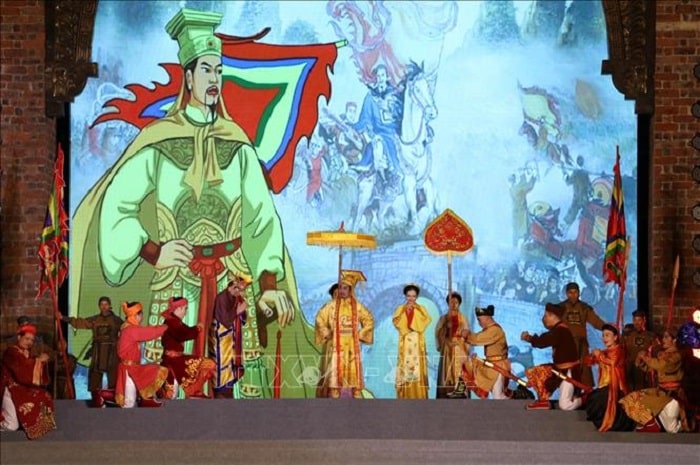 Tai hien nghi thuc Dinh Bo Linh dang quang Hoang De min - Lễ Đàn kính thiên Tràng An năm 2023: Tưởng nhớ công lao của vua Đinh Tiên Hoàng cùng các bậc công thần khai quốc