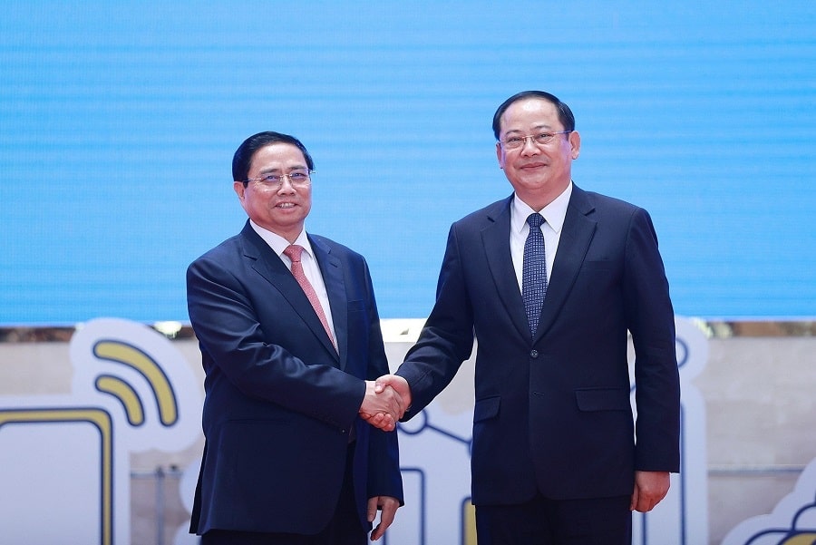 Thủ tướng Lào Sonexay Siphandone chào đón Thủ tướng Phạm Minh Chính tham dự Hội nghị Cấp cao Ủy hội sông Mekong quốc tế lần thứ 4.