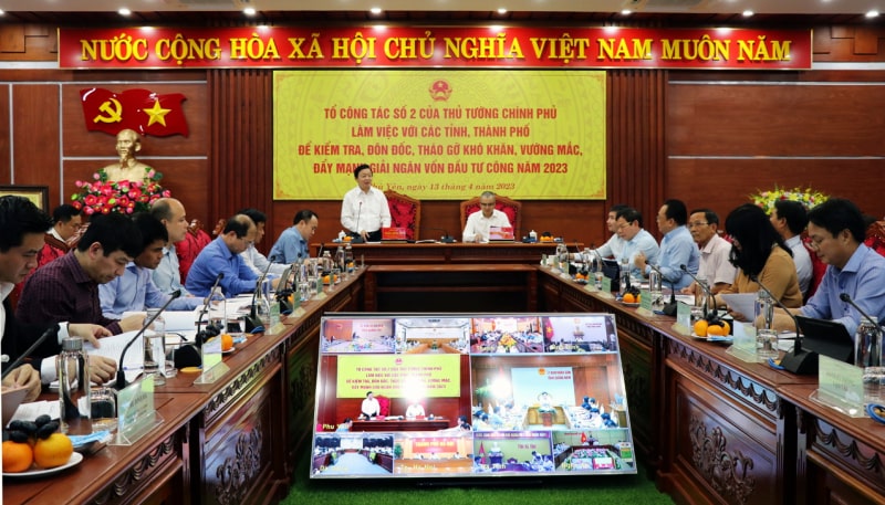 Tổ công tác số 2 của Thủ tướng Chính phủ do Phó Thủ tướng Trần Hồng Hà dẫn đầu tại điểm cầu chính ở Phú Yên làm việc với một số tỉnh, thành phố về giải ngân vốn đầu tư công năm 2023.