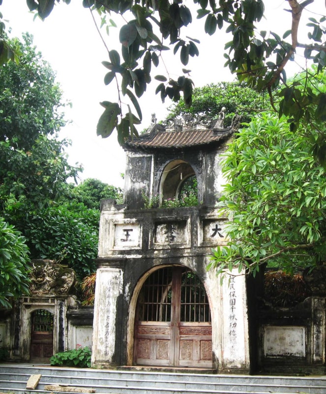 Anh hùng dân tộc Lý Thường Kiệt là một trong những nhà chính trị, quân sự kiệt xuất. ông tên thật là Ngô Tuấn, sinh trưởng ở Thăng Long - Hà Nội