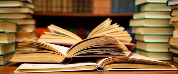 Tác phẩm đầu tiên, khá dễ hiểu, nó mang trong bản thân nó những hoài vọng văn chương của người viết vừa mới đặt chân vào đường sáng tác. 