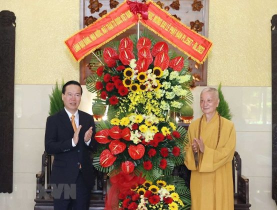 10 min 28 554x420 - Chủ tịch nước chúc mừng Đại lễ Phật đản tại TP.HCM
