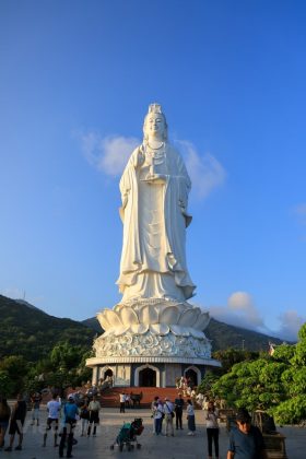 10 min 32 280x420 - Chiêm ngưỡng ngôi chùa Linh Ứng tuyệt đẹp nằm trên bán đảo Sơn Trà
