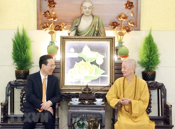 11 min 21 569x420 - Chủ tịch nước chúc mừng Đại lễ Phật đản tại TP.HCM